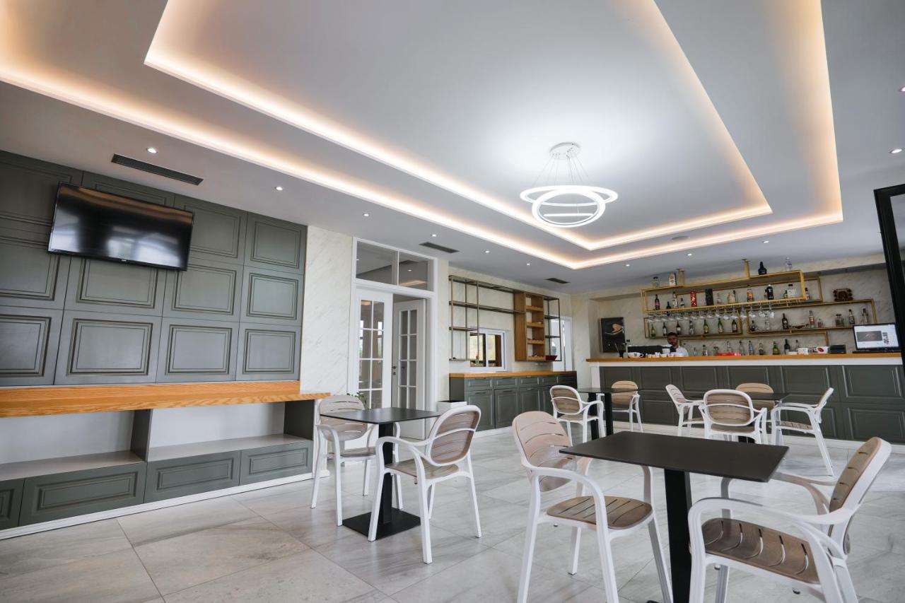Hotel Roalb Radhime Bagian luar foto